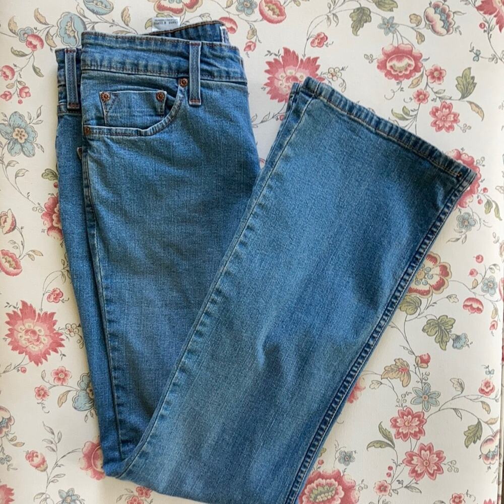 Levi’s Mid Rise Bootcut Jeans, Size 8 Short